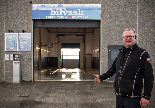 Indgangen til vaskehalen